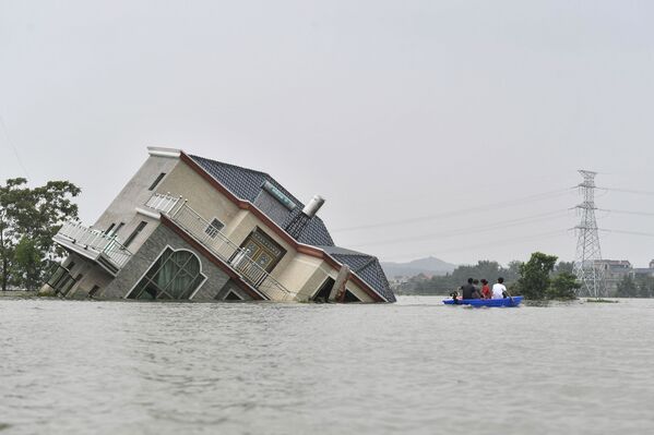 7月15日、中国江西省の洪水の被害を受けた村 - Sputnik 日本
