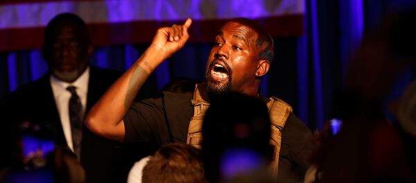 Рэпер Канье Уэст во время своей первой встречи в рамках предвыборной кампании Рэпер Канье Уэст во время своей первой встречи в рамках предвыборной кампании - Sputnik 日本