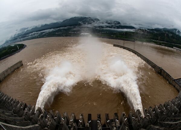 7月19日、中国、湖北省宜昌市の三峡ダムで実施された放流 - Sputnik 日本