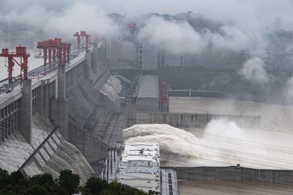 7月19日、中国、湖北省宜昌市の三峡ダムで実施された放流 - Sputnik 日本