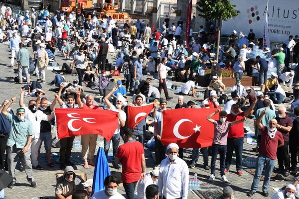 アヤソフィアで86年ぶりに礼拝　エルドアン大統領も参加【写真】 - Sputnik 日本