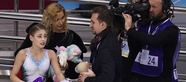 「最優秀コーチから最優秀選手ら」が移籍：契約は事態を修正し、両者の利益を守れるか　 - Sputnik 日本