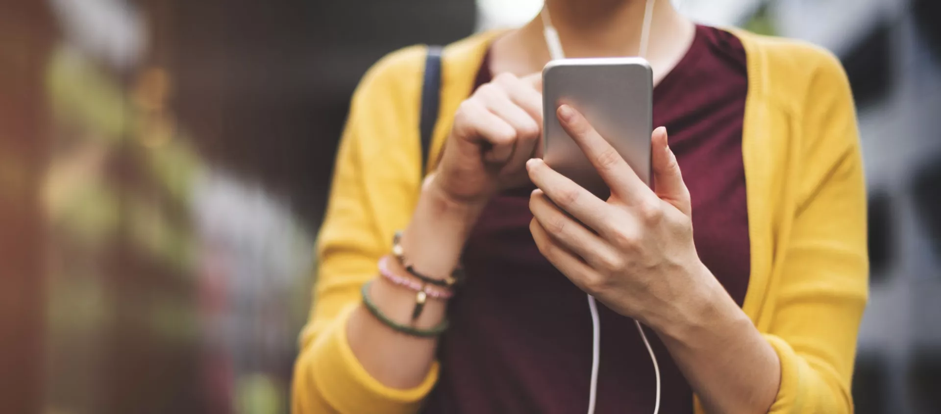韓国の技術者が開発　歩行時にスマホから目を離せない人のための「第3の目」 - Sputnik 日本, 1920, 05.06.2021