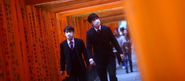 Люди в защитных масках в Киото, Япония  - Sputnik 日本