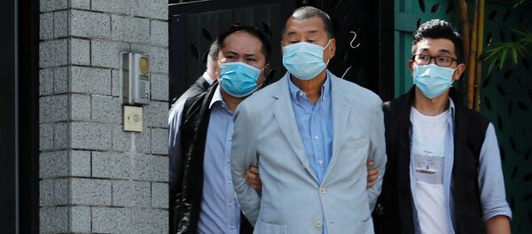 香港でアップル・デイリー創始者の黎智英氏が逮捕される - Sputnik 日本