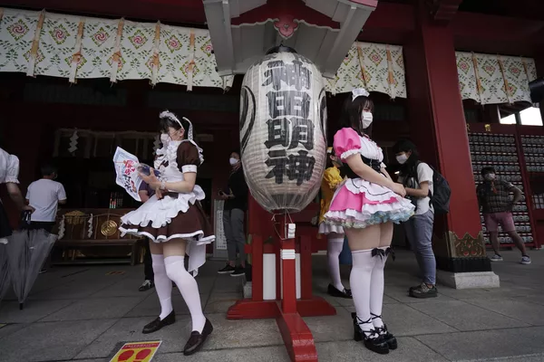 7月25日、東京・秋葉原にある神田明神で商売繁盛を祈願するメイドカフェの従業員が 7月25日、東京・秋葉原にある神田明神で商売繁盛を祈願するメイドカフェの従業員が - Sputnik 日本