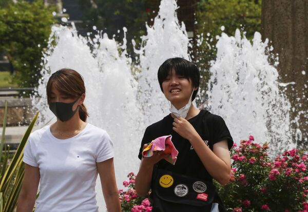 8月10日、マスクをして神奈川県横浜市の公園を訪れた市民 - Sputnik 日本
