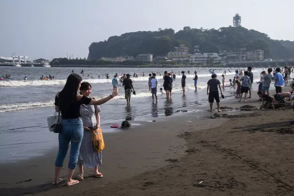 8月9日、神奈川県藤沢市の片瀬東浜海水浴場に訪れる人々 8月9日、神奈川県藤沢市の片瀬東浜海水浴場に訪れる人々 - Sputnik 日本