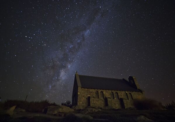 ニュージーランド、南島のテカポ湖のほとりに立つ「善き羊飼いの教会」。 - Sputnik 日本