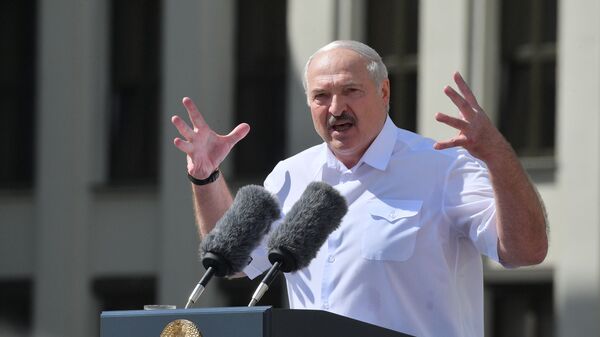 Президент Белоруссии Александр Лукашенко выступает на митинге, организованном в его поддержку на площади Независимости в Минске - Sputnik 日本