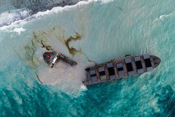 黒い膜に覆われる海：各国の油流出事故 - 2020年8月19日