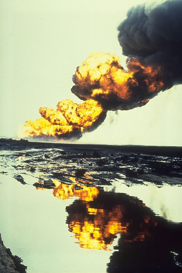 1991年、湾岸戦争中にペルシア湾で発生した石油火災 - Sputnik 日本