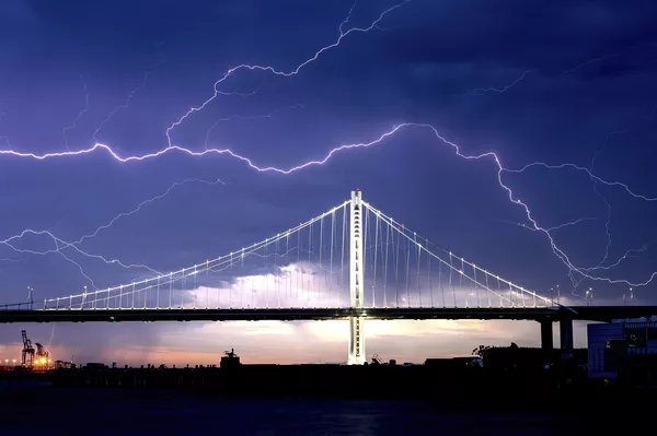 8月16日、米カリフォルニア州オークランド上空に走る稲妻 8月16日、米カリフォルニア州オークランド上空に走る稲妻 - Sputnik 日本