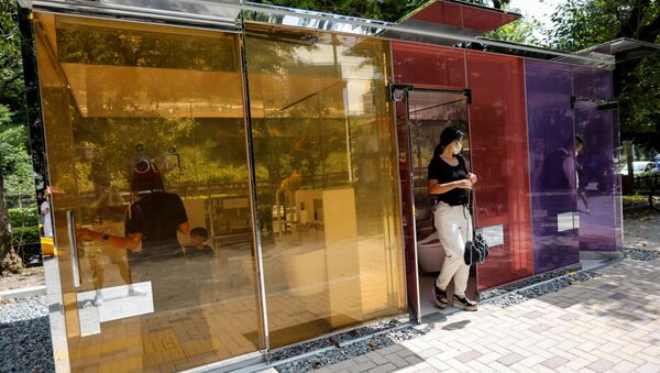 渋谷区の代々木深町小公園に設置された透明トイレ - Sputnik 日本