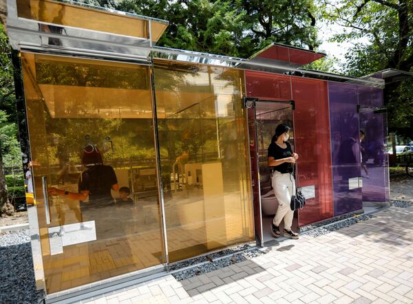 渋谷区・代々木深町小公園に設置された透明トイレ - Sputnik 日本
