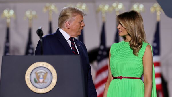 メラニア・トランプ夫人、共和党大会に緑のドレスで登場　クロマキー合成でドレスに天気予報やバイデン氏の顔など - Sputnik 日本