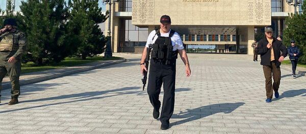 Президент Белоруссии А. Лукашенко около своей резиденции в Минске Президент Белоруссии А. Лукашенко около своей резиденции в Минске - Sputnik 日本