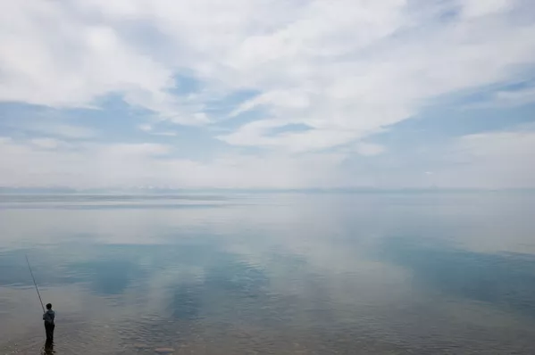 バイカル湖で釣りをする男性 バイカル湖で釣りをする男性 - Sputnik 日本