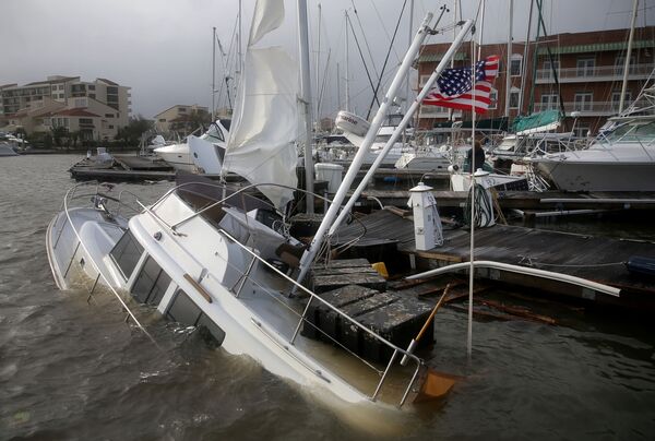 9月16日、米フロリダ州ペンサコーラでハリケーン「サリー」の被害を受けたヨット - Sputnik 日本