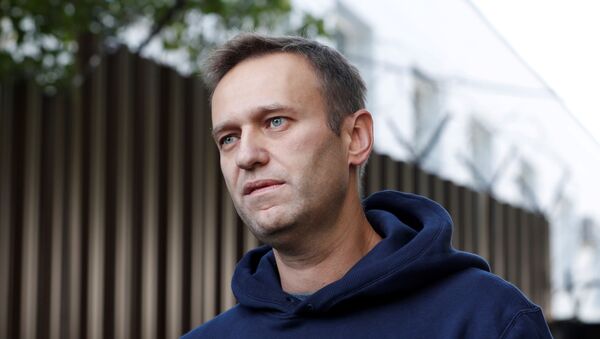 Блогер Алексей Навальный во время интервью после освобождения из следственного изолятора в Москве - Sputnik 日本