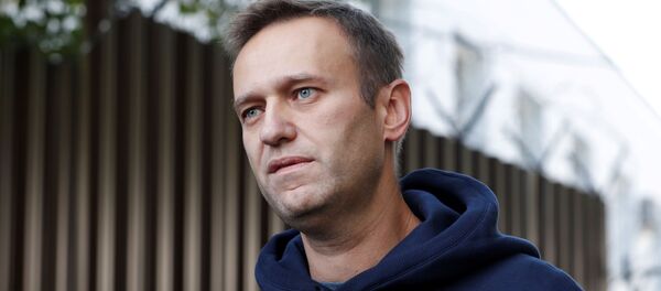 Блогер Алексей Навальный во время интервью после освобождения из следственного изолятора в Москве Блогер Алексей Навальный во время интервью после освобождения из следственного изолятора в Москве - Sputnik 日本