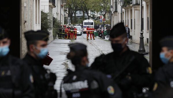 Ситуация у бывшего офиса французского сатирического журнала Charlie Hebdo в столице Парижа, где мужчина с ножом ранил нескольких человек - Sputnik 日本