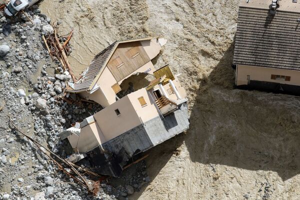 フランス南東部サン＝マルタン＝ヴェジュビーで洪水被害に遭った国家憲兵隊本部（2020年10月3日） - Sputnik 日本