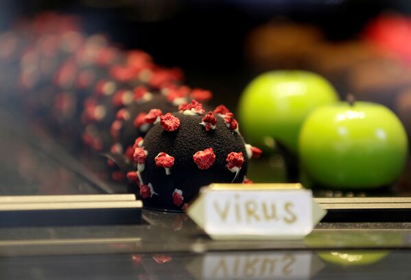 プラハのカフェで販売される新型コロナウイルスSARS-CoV-2とかたどったケーキ - Sputnik 日本