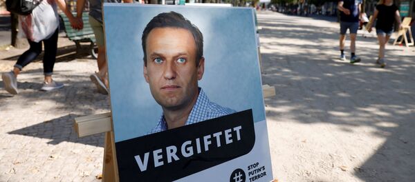 Портрет Алексея Навального с подписью отравлен у здания посольства Российской Федерации в Берлине Портрет Алексея Навального с подписью отравлен у здания посольства Российской Федерации в Берлине - Sputnik 日本