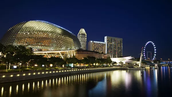 シンガポール