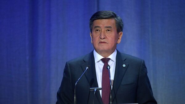 キルギス大統領、大規模デモで首相と閣僚を解任 - Sputnik 日本
