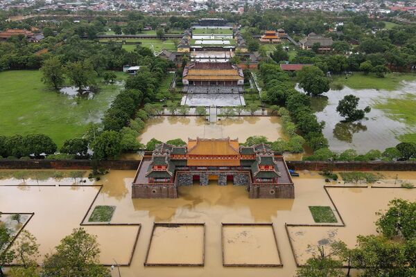 洪水で冠水したベトナム中部の都市フエ（10月12日） - Sputnik 日本