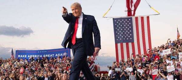Президент США Дональд Трамп проводит митинг во время своей кампании в международном аэропорту Орландо Сэнфорд в Сэнфорде, штат Флорида - Sputnik 日本