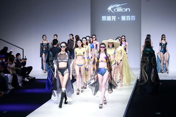 10月31日、北京で開催されたチャイナファッションウィーク - Sputnik 日本