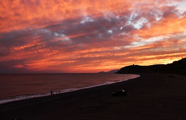 クリミア半島南東部、モルスコエ村から見える黒海沿岸の夕日 - Sputnik 日本
