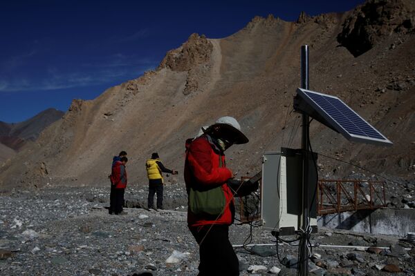 祁連山脈で最大の氷河Laohugou No.12のデータを収集する調査団 - Sputnik 日本
