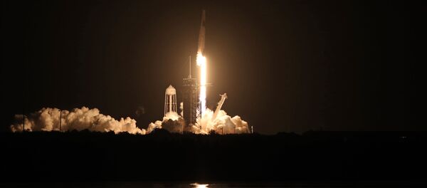 米フロリダ州のケネディ宇宙センターから打ち上げられた宇宙船「クルードラゴン」を搭載したファルコン9ロケット - Sputnik 日本