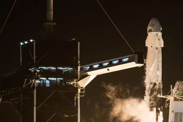 国際宇宙ステーションへ向かって打ち上げられる、宇宙船「クルードラゴン」を搭載したファルコン9ロケット 国際宇宙ステーションへ向かって打ち上げられる、宇宙船「クルードラゴン」を搭載したファルコン9ロケット - Sputnik 日本