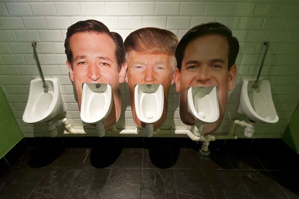 英ロンドンでのパブのトイレに設置された2016年米大統領選の共和党候補者3人の顔。左からテッド・クルーズ氏、ドナルド・トランプ氏、マルコ・ルビオ氏 - Sputnik 日本