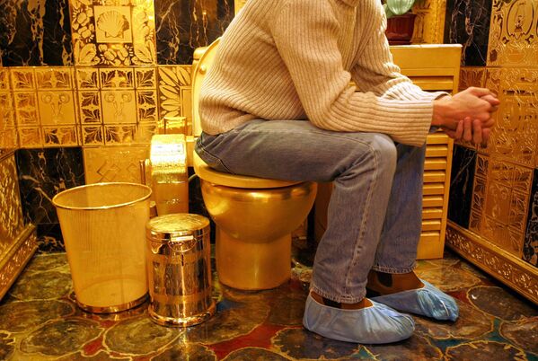 香港の純金と宝石がちりばめられたトイレ。価格は480万ドル（約5億円）（2005年2月24日） - Sputnik 日本