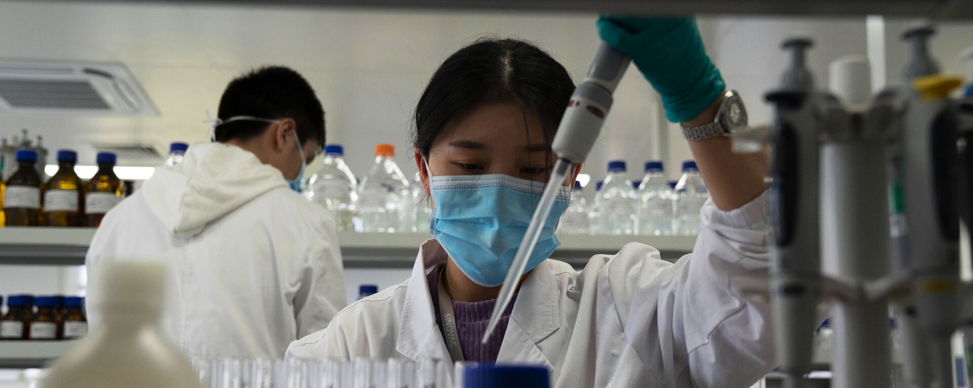 北京のコロナバック・ワクチン製造工場の研究室で働くシノバックの従業員 - Sputnik 日本, 1920, 09.01.2023