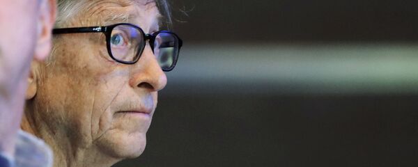 Microsoft founder Bill Gates listens to speakers as he attends the annual Microsoft Corp. shareholders meeting, Wednesday, Nov. 28, 2018, in Bellevue, Wash Microsoft founder Bill Gates listens to speakers as he attends the annual Microsoft Corp. shareholders meeting, Wednesday, Nov. 28, 2018, in Bellevue, Wash - Sputnik 日本