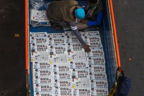 インドのコルカタで売り出された、マラドーナ氏の死を一面トップで伝える新聞 インドのコルカタで売り出された、マラドーナ氏の死を一面トップで伝える新聞 - Sputnik 日本