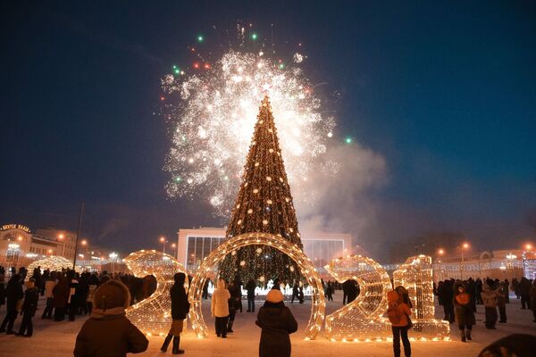 ロシア極東、サハ共和国の首都ヤクーツクに飾られたヨールカ（新年のツリー） - Sputnik 日本