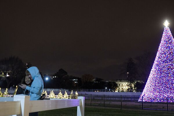 米ワシントンのホワイトハウス南側にある公園「The Ellipse（ザ・エリプス）」に飾られたクリスマスツリー - Sputnik 日本