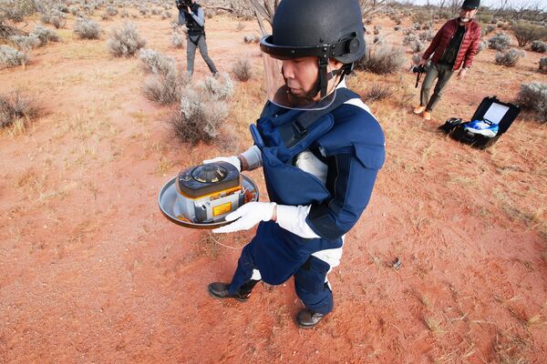 オーストラリアの砂漠でJAXAによって回収された小惑星探査機「はやぶさ2」のカプセル - Sputnik 日本