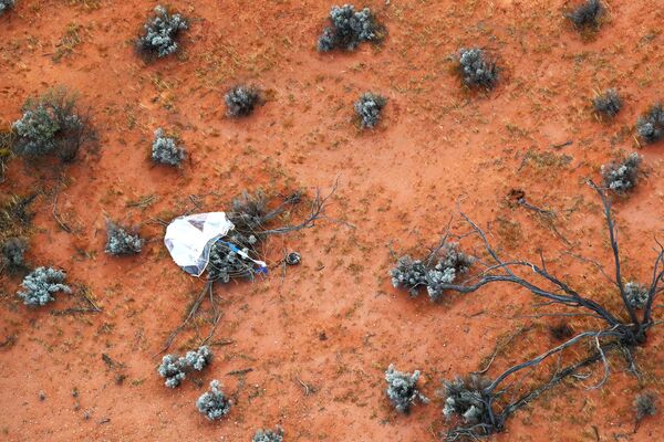 オーストラリアの砂漠に着地した小惑星探査機「はやぶさ2」のカプセル - Sputnik 日本