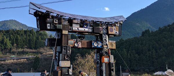 Ворота из музыкальных колонок в Японии Ворота из музыкальных колонок в Японии - Sputnik 日本