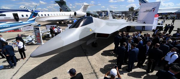 Турецкий истребитель в аэропорту Ле-Бурже где пройдет международный аэрокосмический салон Paris Air Show 2019 Турецкий истребитель в аэропорту Ле-Бурже где пройдет международный аэрокосмический салон Paris Air Show 2019 - Sputnik 日本