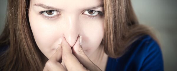 Девушка зажимает нос  Девушка зажимает нос  - Sputnik 日本